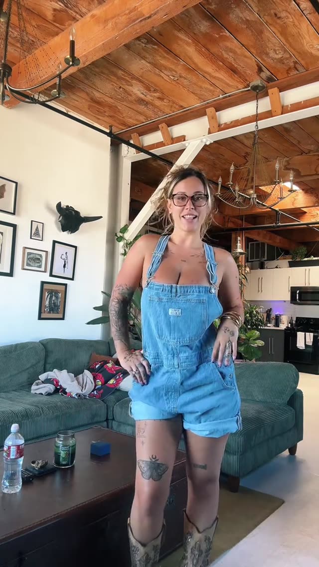 Loganvalerie Video #6bnQ6h