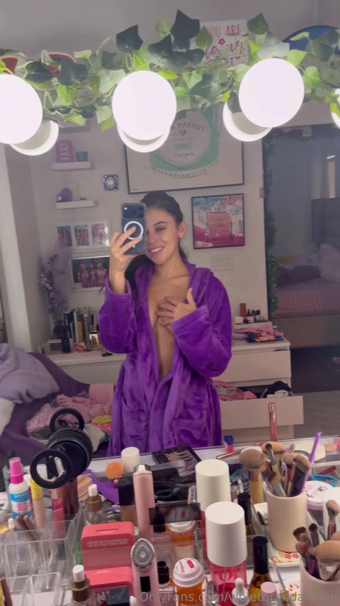Violetsummers Video #7xm2qA