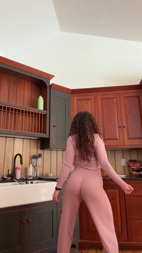Karlyetaylor Video #6BMWps