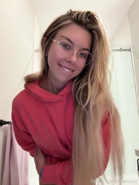Dessyyc Video #7DEGiF